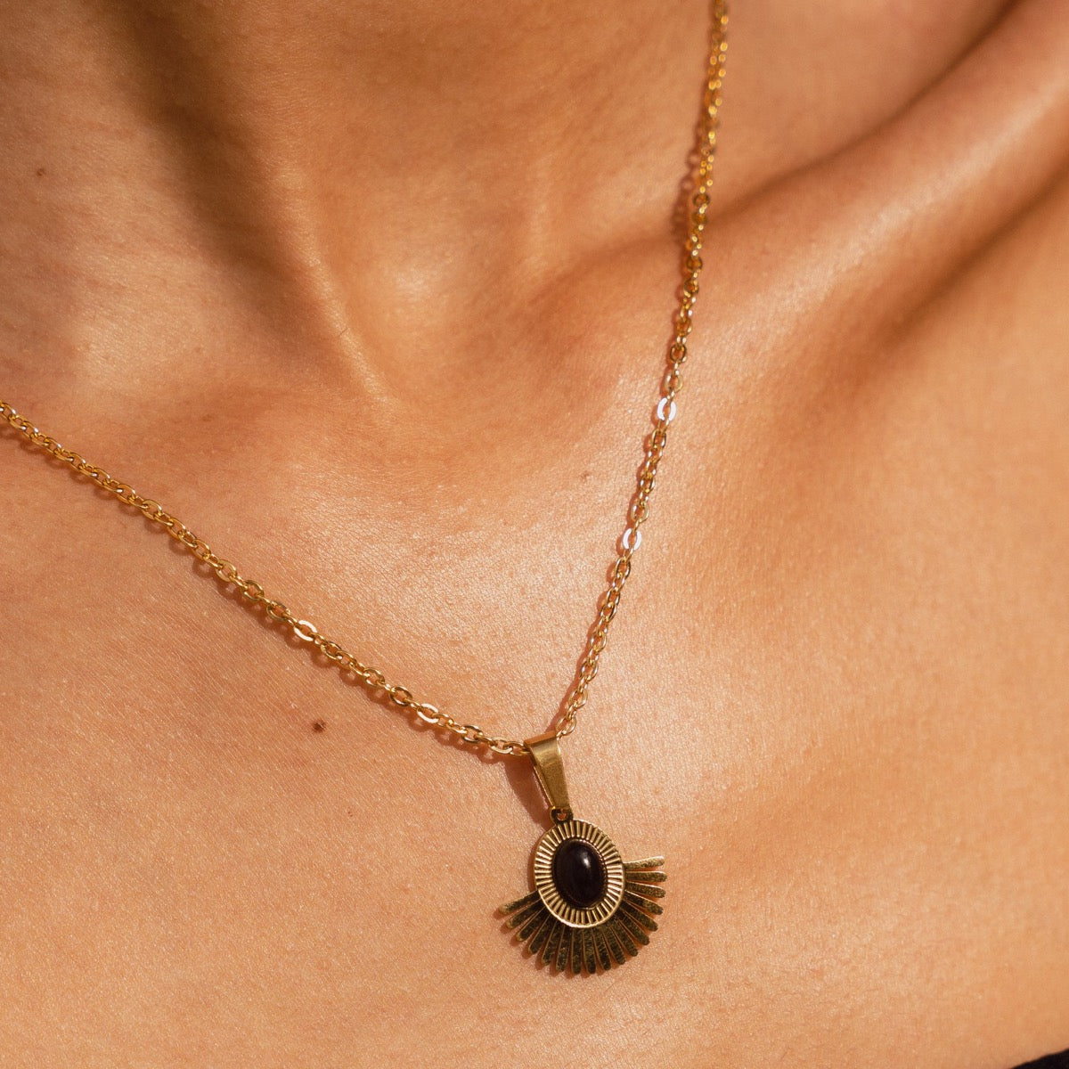 Colar com Pingente Pedra Natural Preta