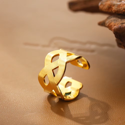 Anel Formato de Ondas Banhado a Ouro 18k