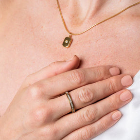 Anel Elara Cravejado com Zircônia