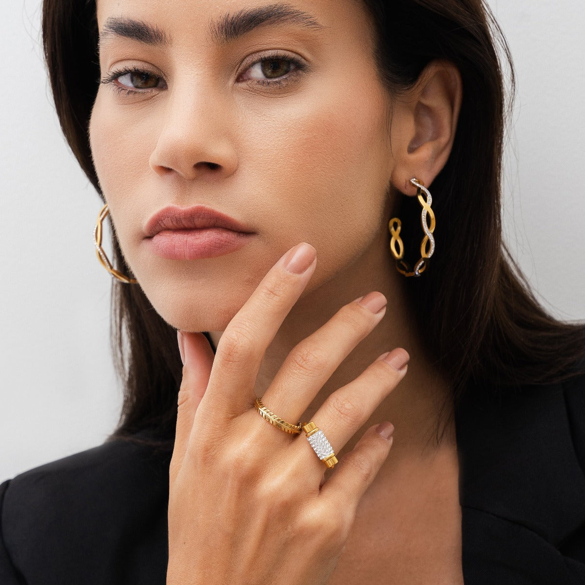 Anel de Folhas Entrelaçadas Banhado a Ouro 18K