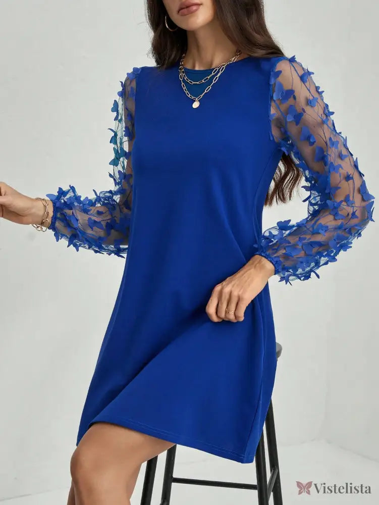 Vestido Curto Azul Com Mangas Transparentes Bordadas