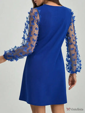 Vestido Curto Azul Com Mangas Transparentes Bordadas