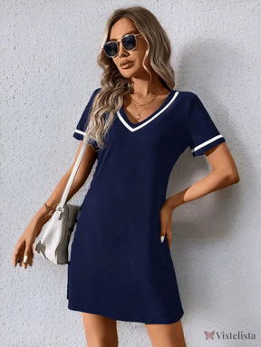 Vestido Curto Casual Decote V Com Detalhe Esportivo