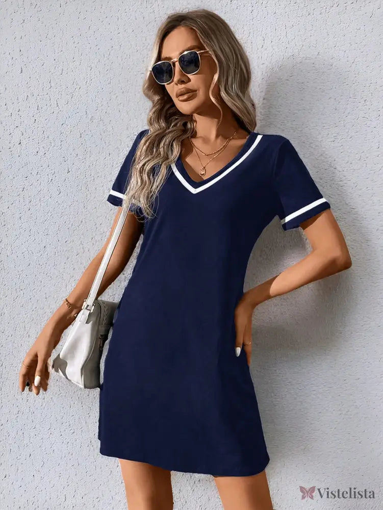 Vestido Curto Casual Decote V Com Detalhe Esportivo