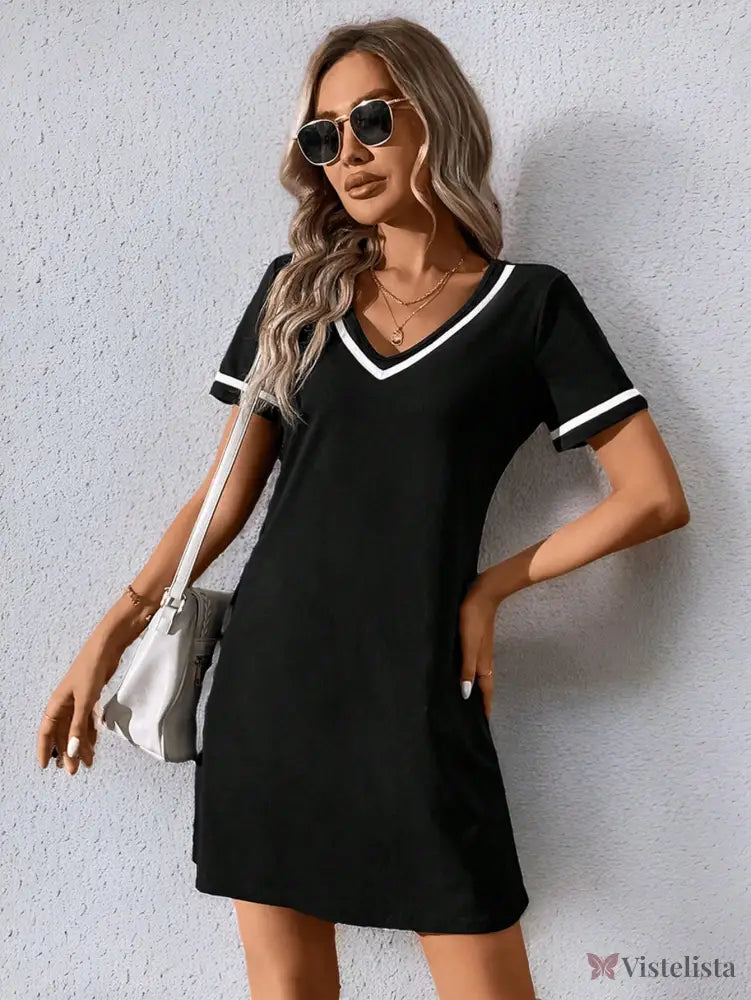 Vestido Curto Casual Decote V Com Detalhe Esportivo