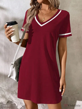 Vestido Curto Casual Decote V Com Detalhe Esportivo
