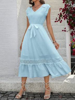 Vestido Midi Evasê Liso Com Cinto E Detalhe Rendado