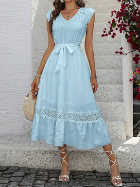 Vestido Midi Evasê Liso Com Cinto E Detalhe Rendado