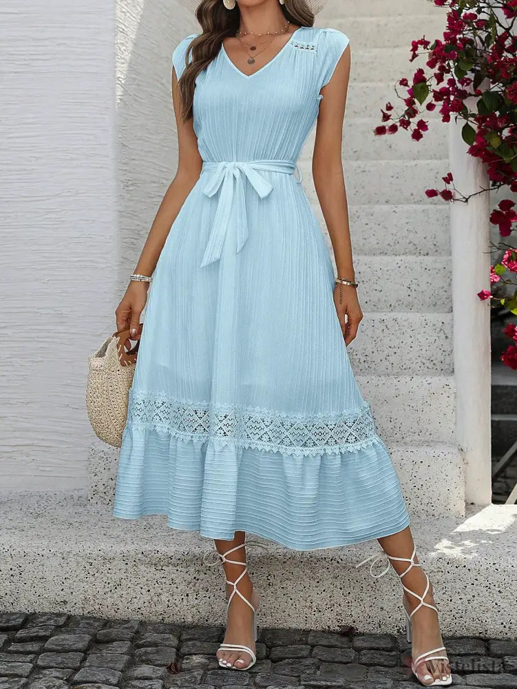 Vestido Midi Evasê Liso Com Cinto E Detalhe Rendado