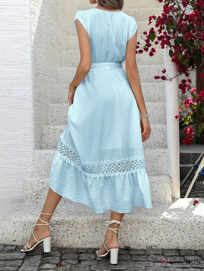 Vestido Midi Evasê Liso Com Cinto E Detalhe Rendado