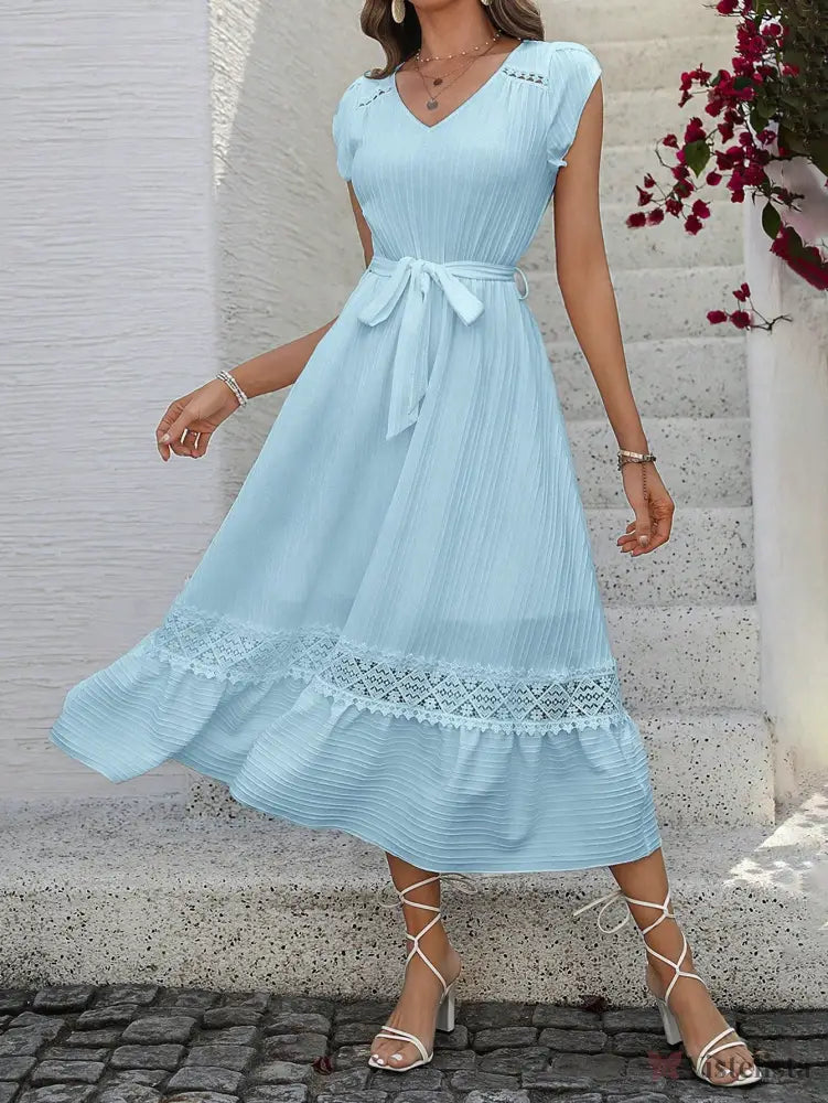 Vestido Midi Evasê Liso Com Cinto E Detalhe Rendado