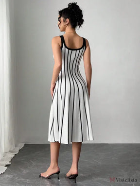 Vestido Midi Justo Listrado Com Decote Quadrado